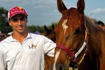 Quién era Yair Manno Núñez, el destacado jinete argentino que vivía en Francia y murió por la ola gigante en Mar Chiquita