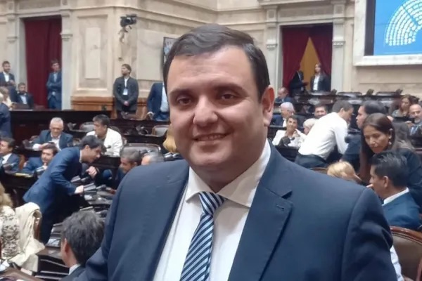 Huesen cruzó a Darío Monteros tras las inundaciones