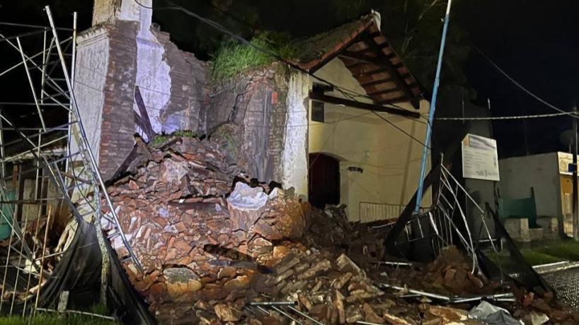 Se derrumbó parte de la histórica capilla de Villa Chicligasta tras las intensas lluvias en Tucumán