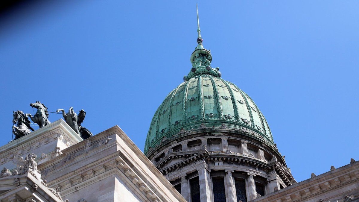 El oficialismo prevé alcanzar dictamen el miércoles para debatir la reforma laboral en Diputados