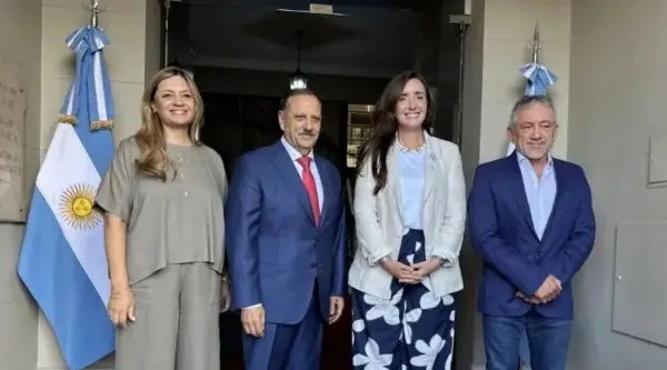 Villarruel se tomó una foto con Quintela y generó rechazos