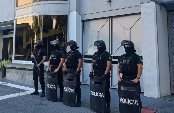 Barrio Norte: allanaron un sanatorio y secuestraron equipos médicos en una causa por defraudación