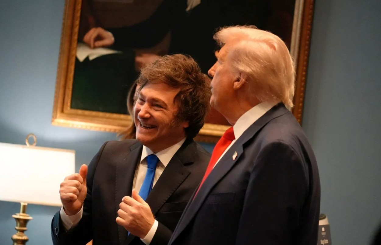 Milei negó negociaciones con Trump para recibir deportados