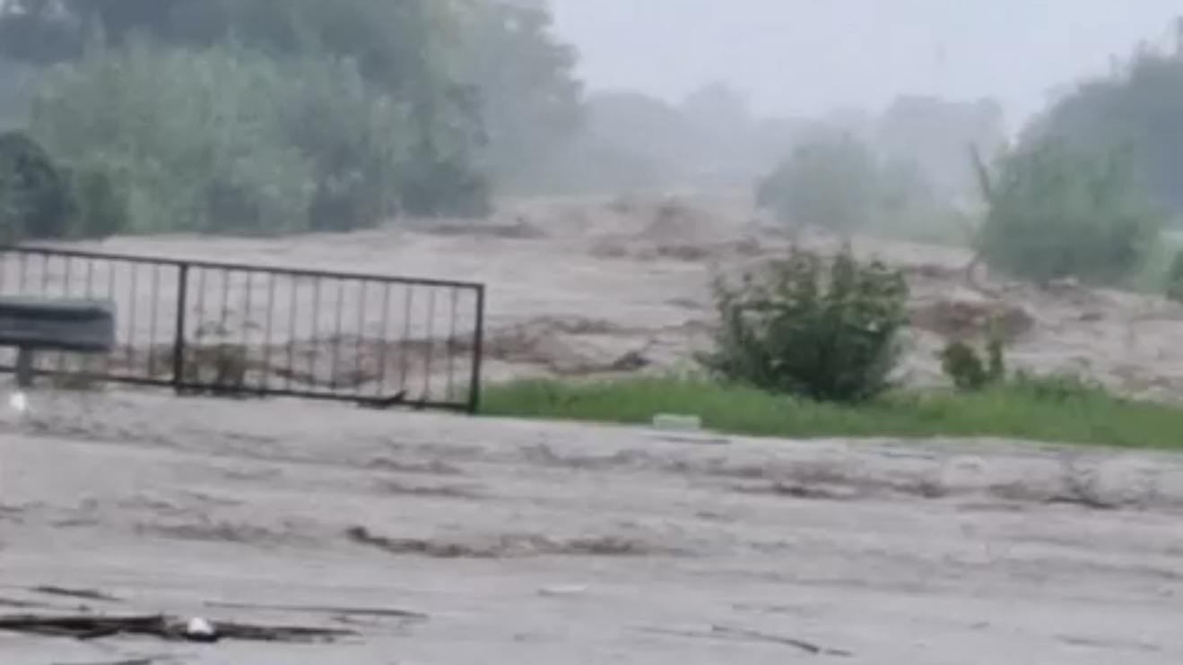 Una tormenta azoto a Tucumán este viernes: los videos