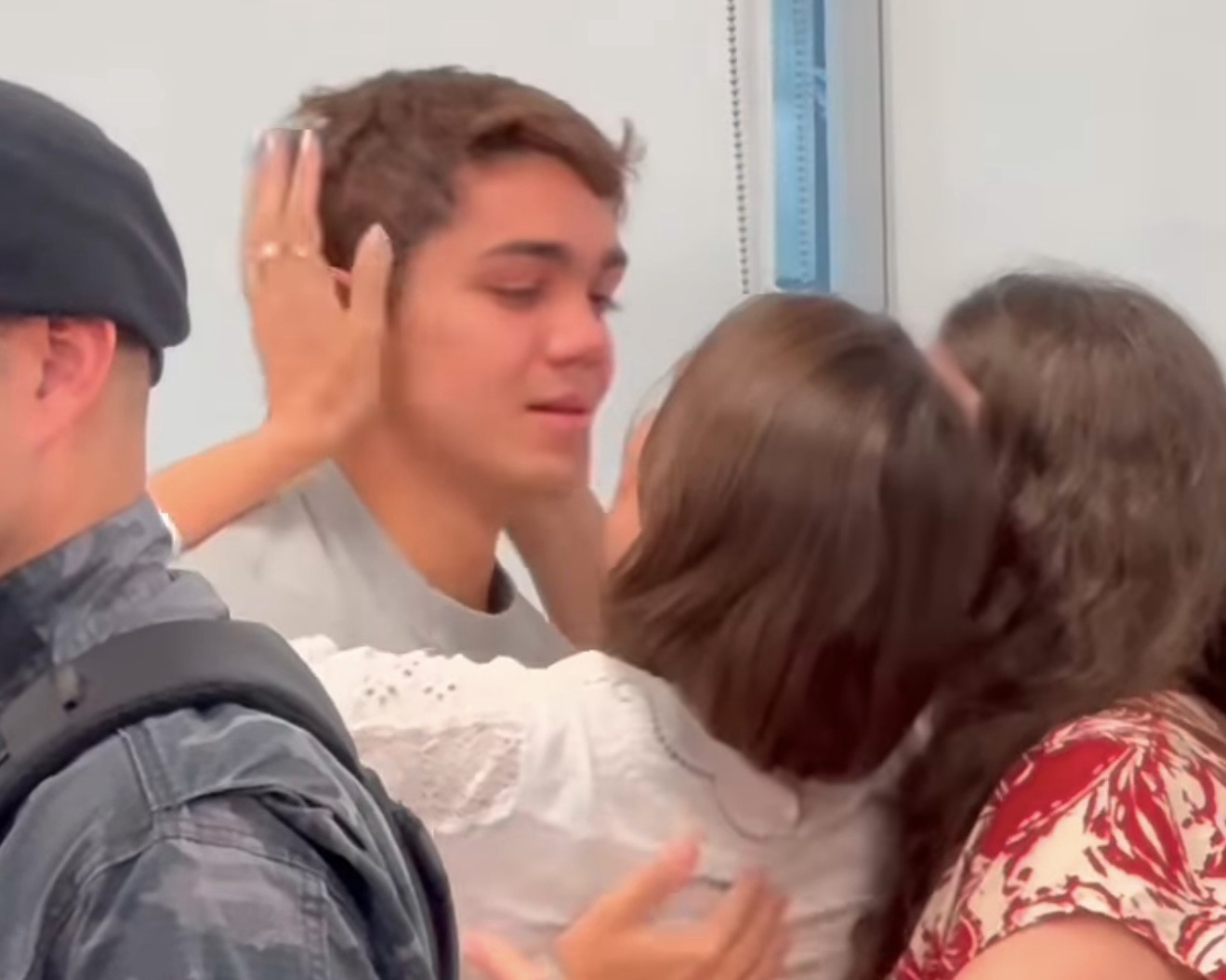 “Es un abrazo que esperaba hace mucho”: la emoción de la madre de Santiago Bagne tras reencontrarse con su hijo