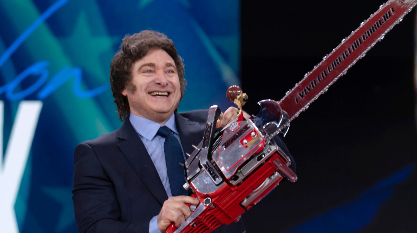 Hay 62.768 empleados públicos menos que en diciembre 2023: cuáles fueron los sectores del Estado que más recortes sufrieron