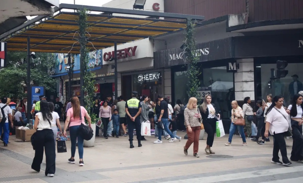 Día del Trabajador: cómo funcionarán los servicios y comercios este fin de semana largo