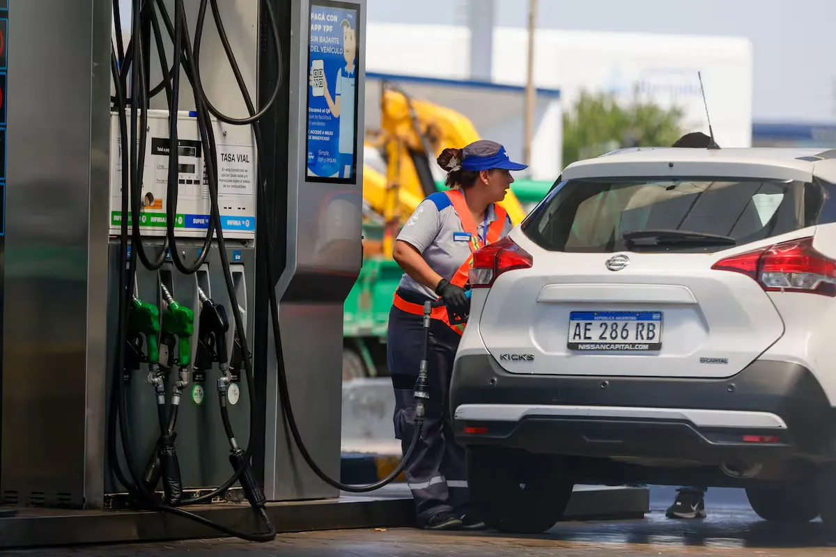 YPF define esta semana si vuelve a aumentar los combustibles
