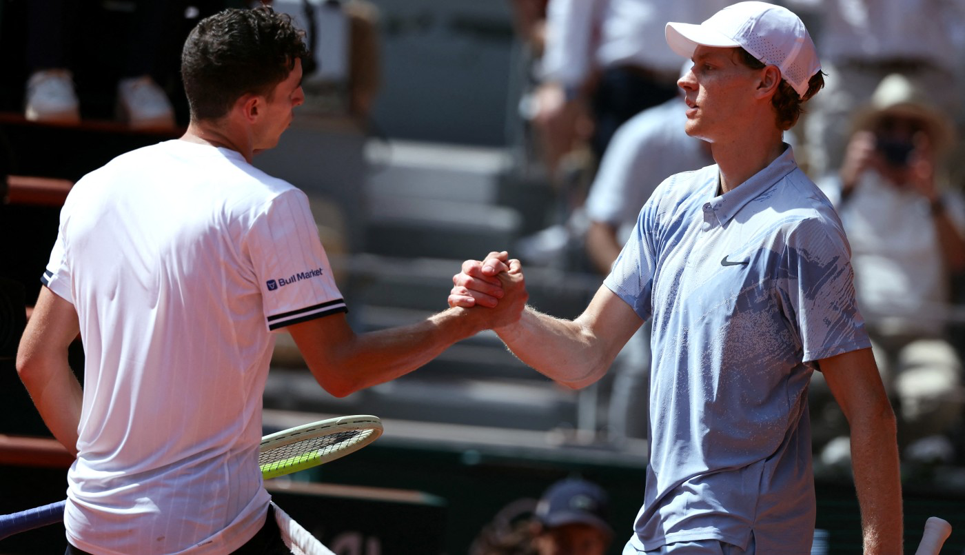 Batacazo en Roland Garros: Juan Manuel Cerúndolo eliminó a Jannik Sinner