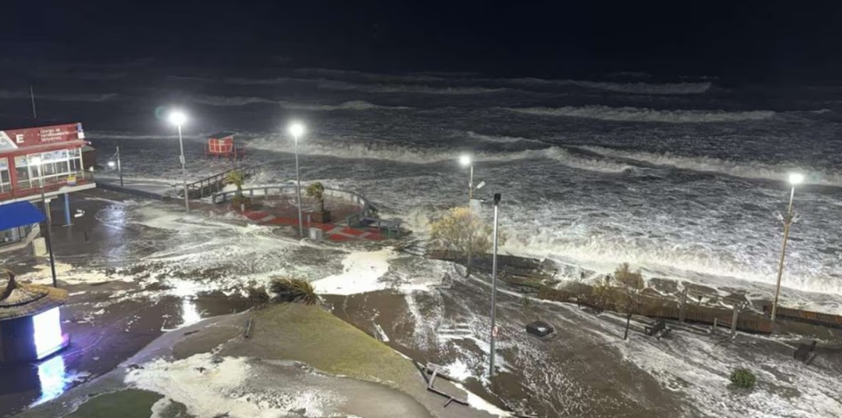 El potente ciclón extratropical devasta la Costa bonaerense con olas de siete metros