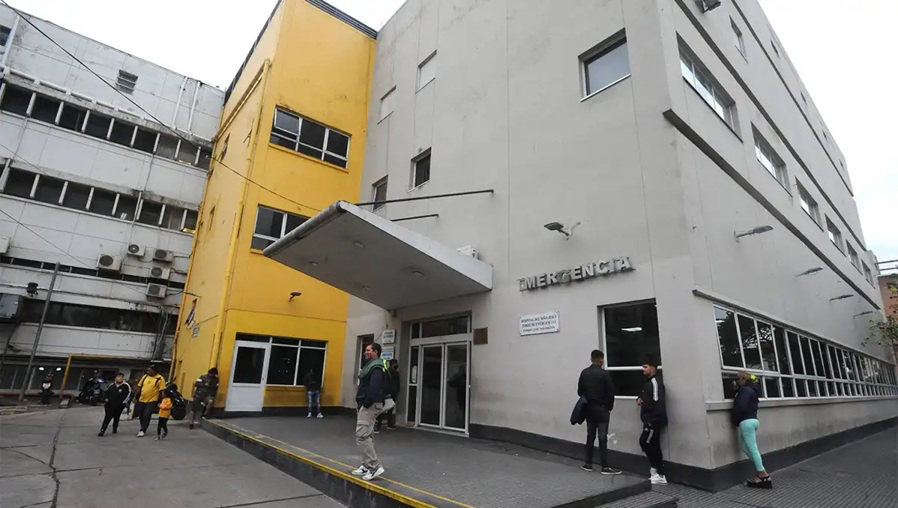 Un nene de 3 años cayó en una boca de tormenta sin tapa y fue hospitalizado