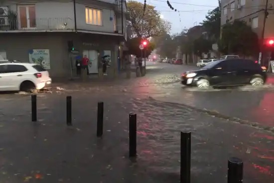 El temporal llegó con todo: calles anegadas y zonas intransitables en Tucumán