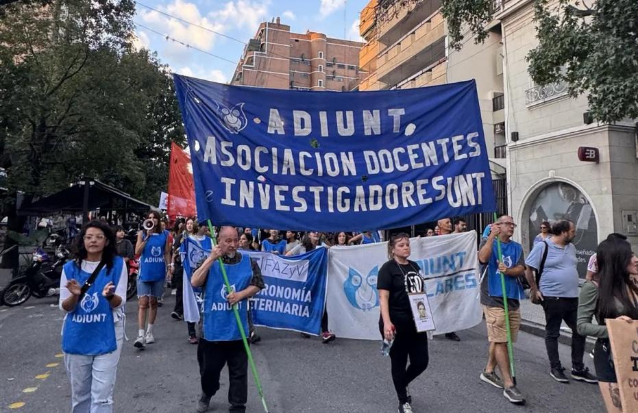 Docentes y no docentes: los gremios universitarios vuelven a parar hoy