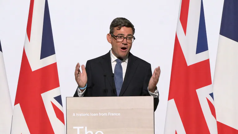 Islas Malvinas: el gobierno británico enfrenta divisiones internas y vincula las medidas de Milei con una estrategia electoral